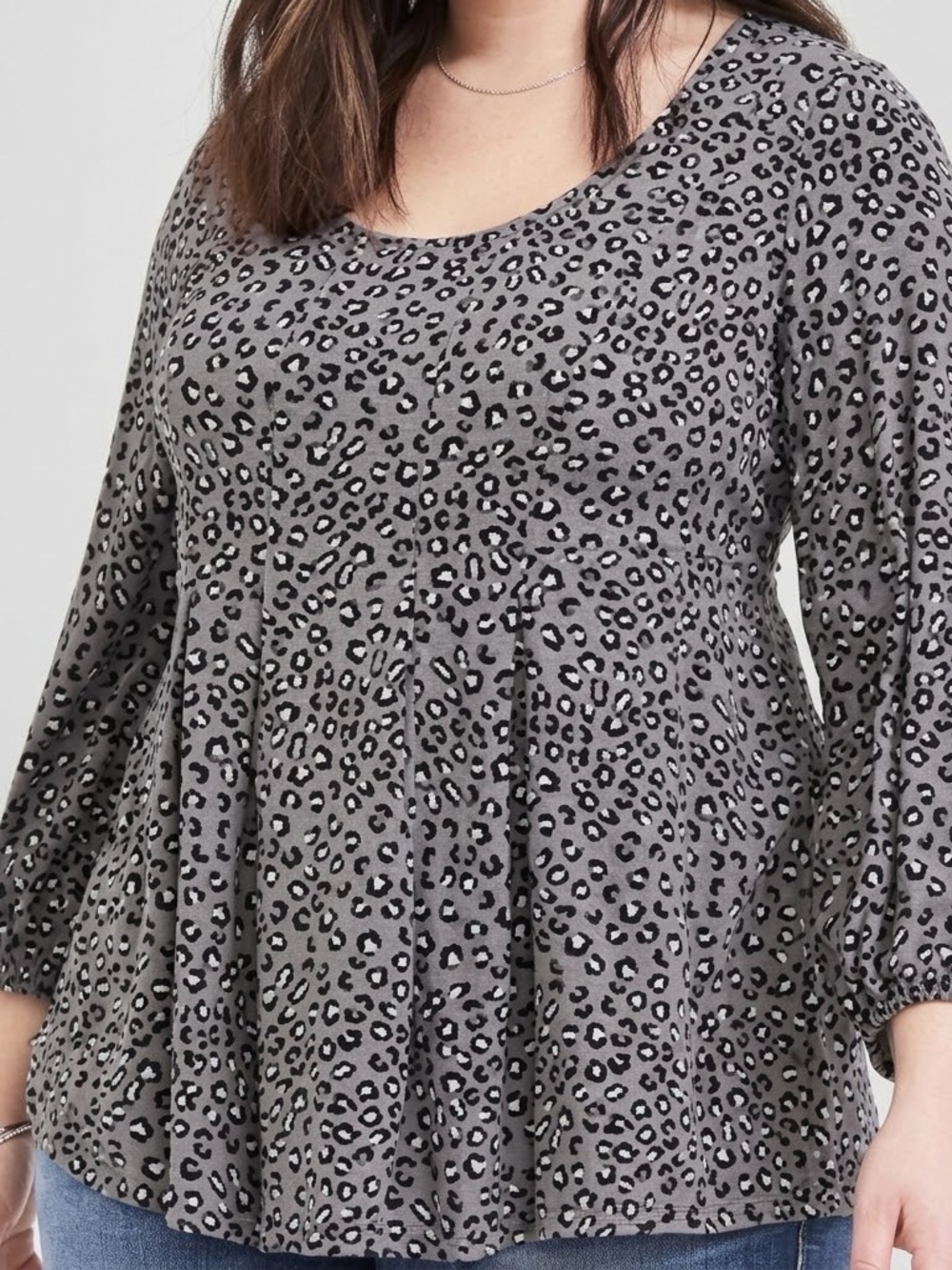 Torrid Grey Animal Print Crinkle Gauze Pleated Long Sleeve Blouse Size 2